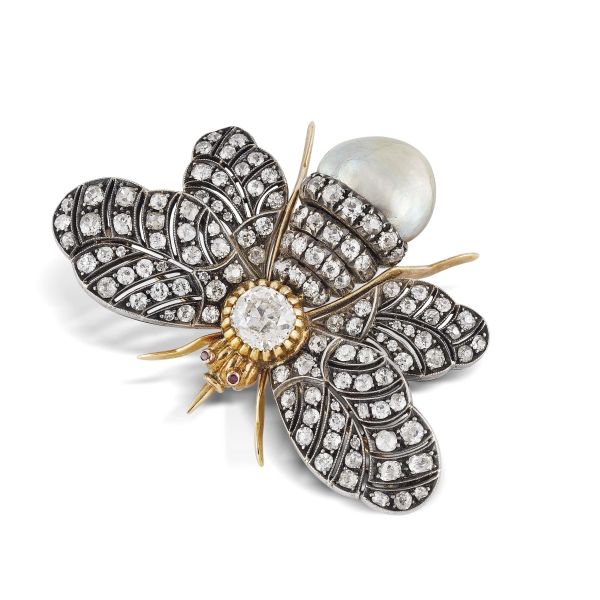



PEARL AND DIAMOND BUTTERFLY BROOCH IN GOLD AND SILVER 
