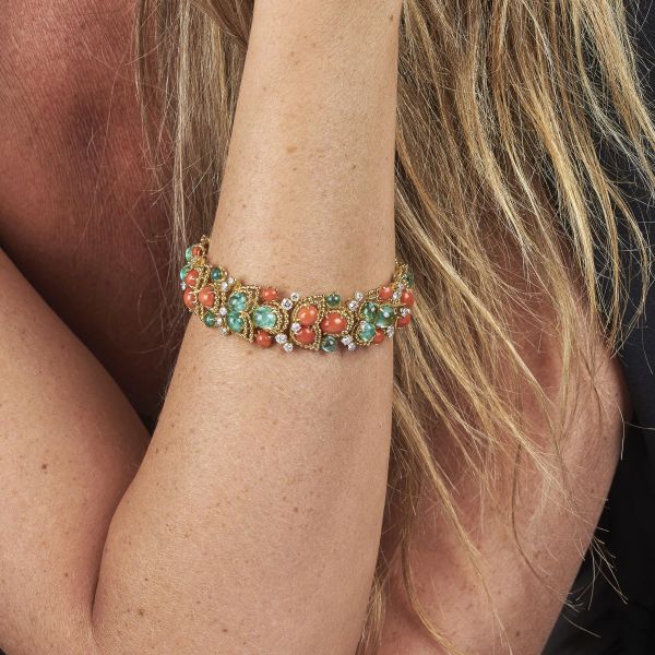 BULGARI BRACCIALE CON SMERALDI CORALLI E DIAMANTI