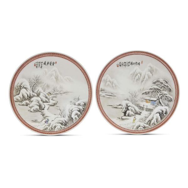 A PAIR OF PLATES, CHINA, 20TH CENTURY