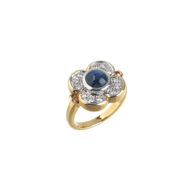 FLOWER-SHAPED SAPPHIRE AND DIAMOND RING IN 18KT TWO TONE GOLD