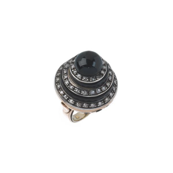 ONYX AND DIAMOND DOME-SHAPED RING IN GOLD AND SILVER