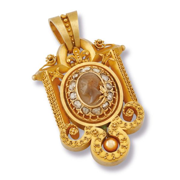 



CHALCEDONY CAMEO PENDANT IN 18KT YELLOW GOLD