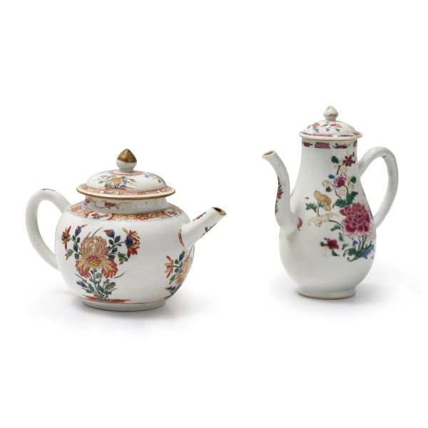 



A GROUP OF FAMILLE ROSE PORCELAIN TEAPOT AND COFFEE POT, CHINA, QING DYNASTY, 18TH CENTURY, QIANLONG PERIOD