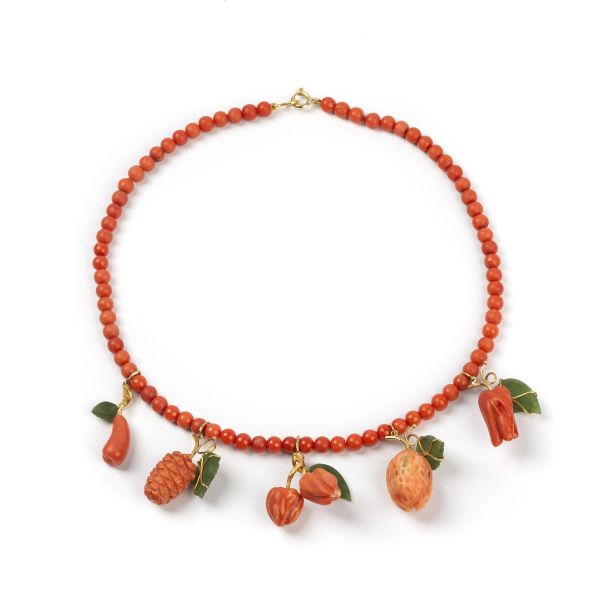 



COLLANA IN CORALLO CON PENDENTI