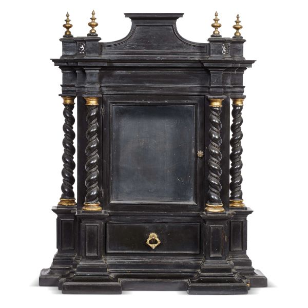 Florentine, early 18th century, An edicule Case, painted wood and gilt metal, 83,5x69x23 cm
