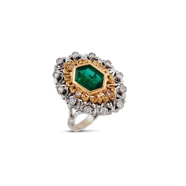 



EMERALD AND DIAMOND RING IN 18KT TWO TONE GOLD