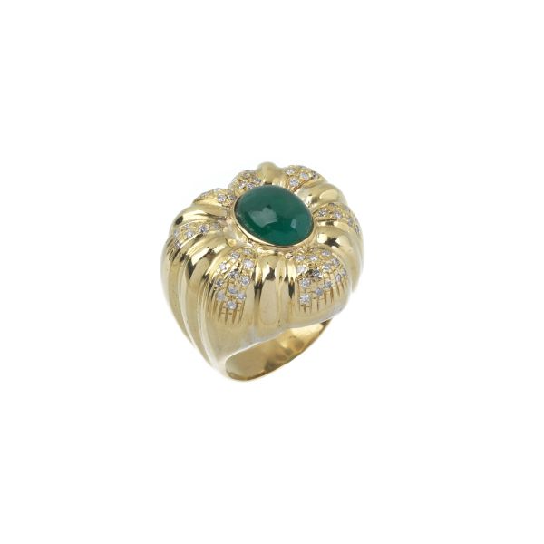 BIG EMERALD AND DIAMOND RING IN 18KT YELLOW GOLD
