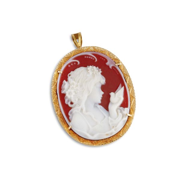 



CAMEO PENDANT/BROOCH IN 18KT YELLOW GOLD 