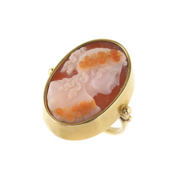 BIG CARNELIAN AND AGATE CAMEO RING IN 18KT YELLOW GOLD