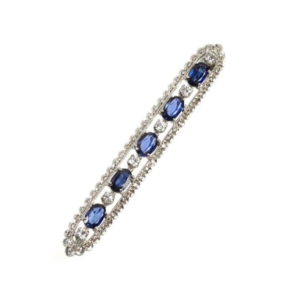 



SAPPHIRE AND DIAMOND BARRETTE BROOCH IN 18KT WHITE GOLD