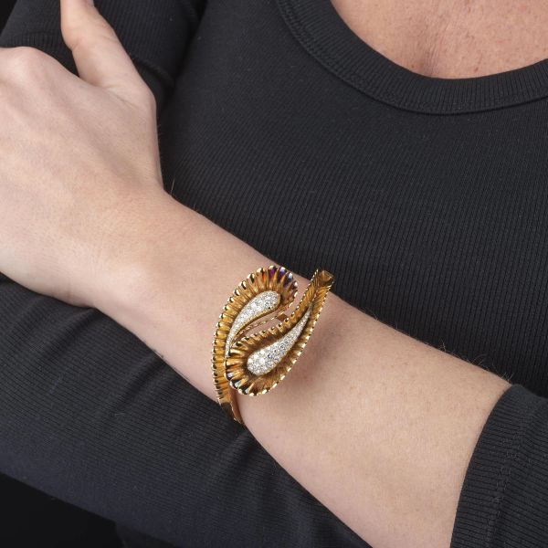 BRACCIALE RIGIDO CONTRARIE CON DIAMANTI