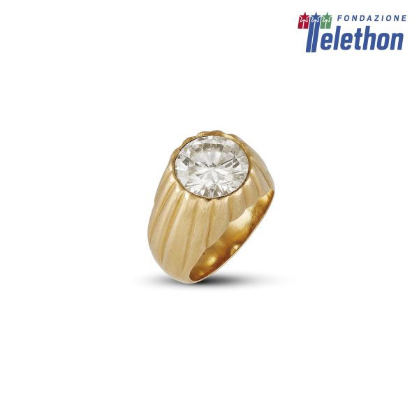 DIAMOND RING IN 18KT YELLOW GOLD