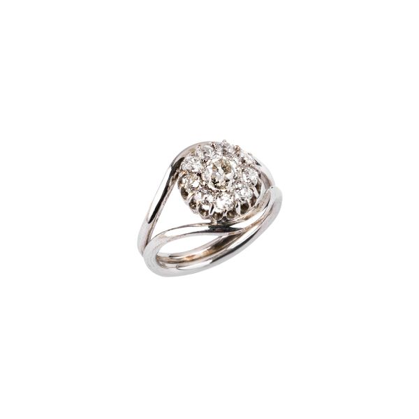 



DIAMOND FLORAL RING IN 18KT WHITE GOLD