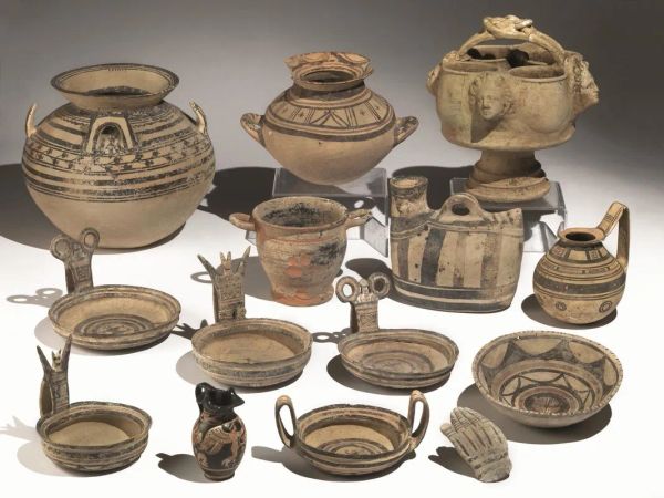  Collezione di reperti archeologici di ceramica apula  