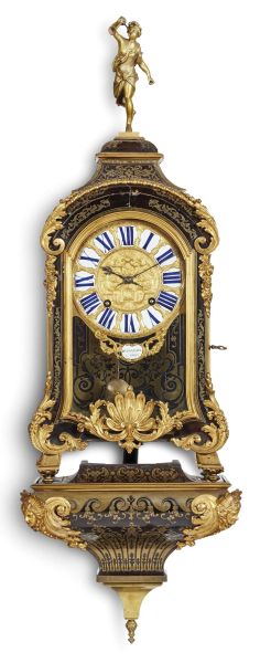 A FRENCH BOULLE STYLE CARTEL CLOCK WITH WALL BRACKET, 18TH CENTURY