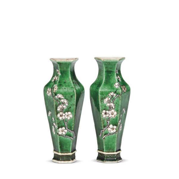 A PAIR OF WALL VASES, CHINA, QING DYNASTY, 18TH CENTURY