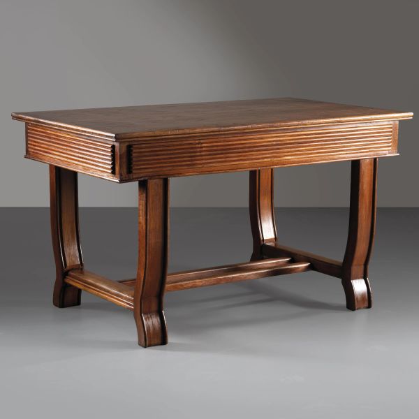 



WOODEN DESK