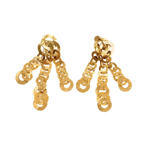 DROP EARRINGS IN YELLOW GOLD