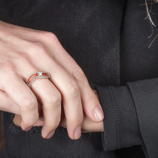 ANELLO CON CORALLO E DIAMANTI
