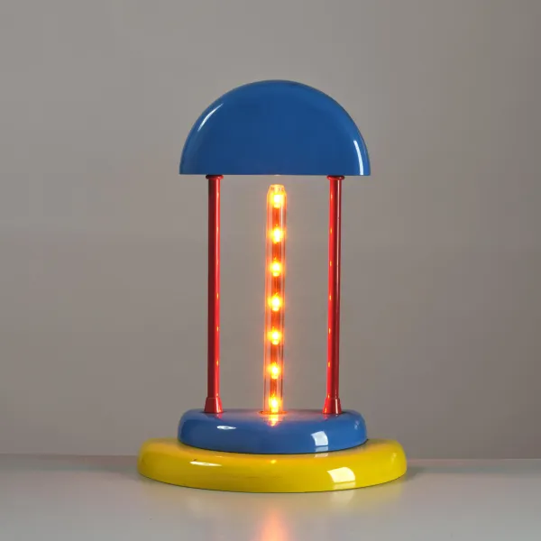 



METAL TABLE LAMP