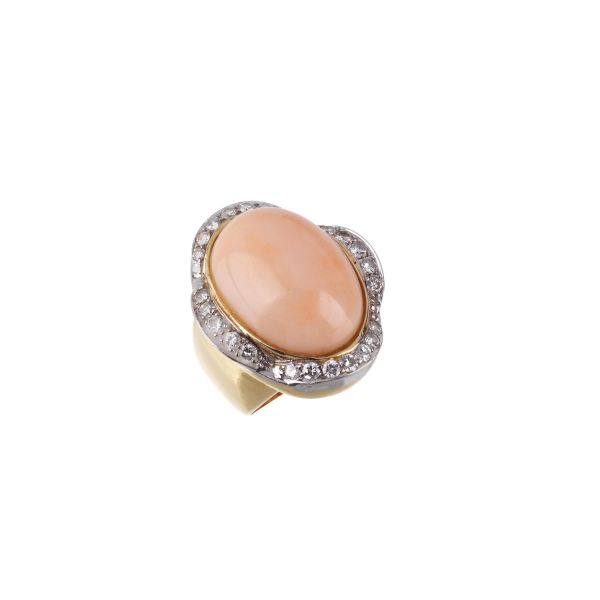 BIG ROSE CORAL AND DIAMOND RING IN 18KT YELLOW GOLD