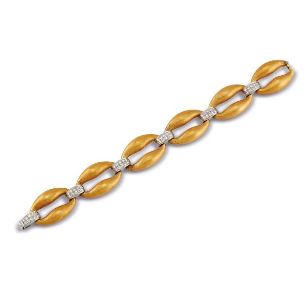 



BRACCIALE A CATENA CON DIAMANTI