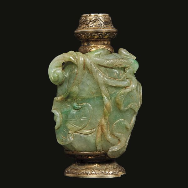 A JADEITE SNUFF BOTTLE WITH SQUIRREL, CHINA, QING DYNASTY, 19TH CENTURY