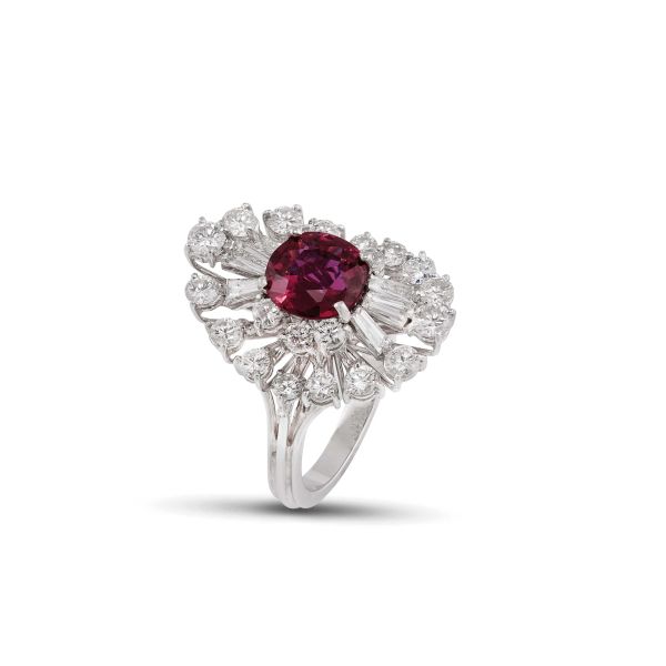 



RUBY AND DIAMOND RING IN 18KT WHITE GOLD