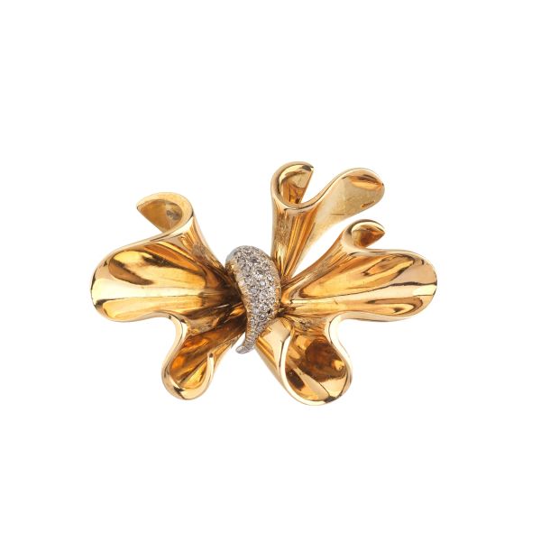 DIAMOND RIBBON BROOCH IN 18KT TWO TONE GOLD