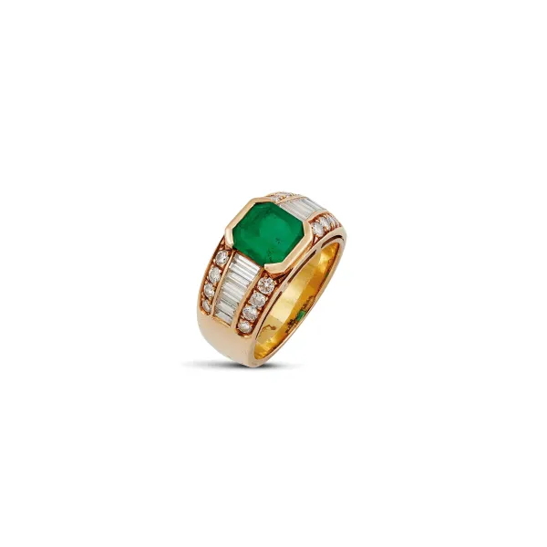 



COLOMBIAN EMERALD AND DIAMOND RING IN 18KT YELLOW GOLD 