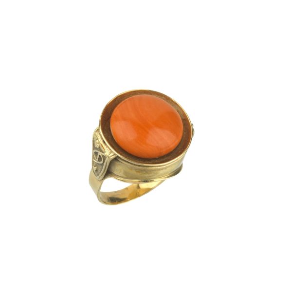 



CORAL RING IN 14KT GOLD