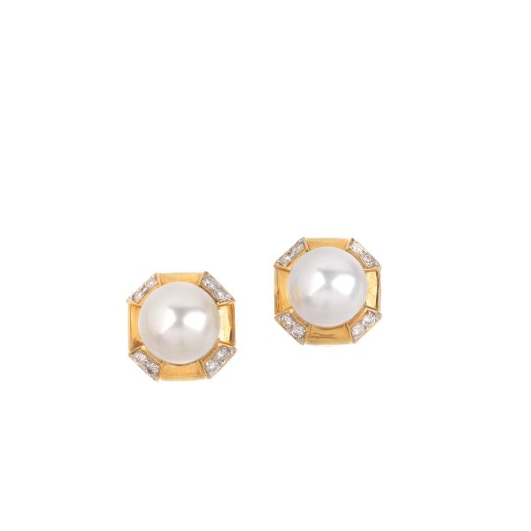 



PEARL AND DIAMOND STUD EARRINGS IN 18KT YELLOW GOLD