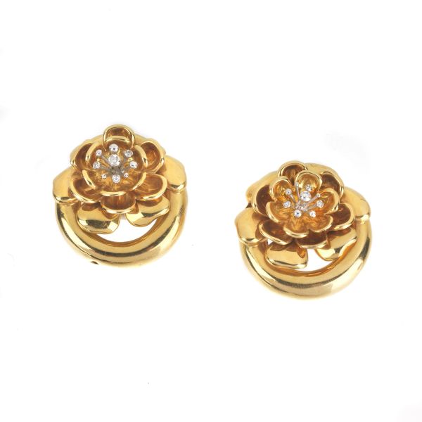FLORAL DIAMOND EARRINGS IN 18KT TWO TONE GOLD