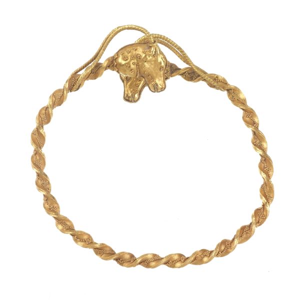 ARCHAEOLOGICAL STYLE CONTRARIE BANGLE IN 18KT YELLOW GOLD