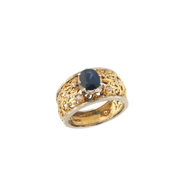 SAPPHIRE AND DIAMOND BAND RING IN 18KT TWO TONE GOLD