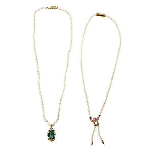



TWO FRESHWATER PEARL NECKLACES IN 18KT YELLOW GOLD
