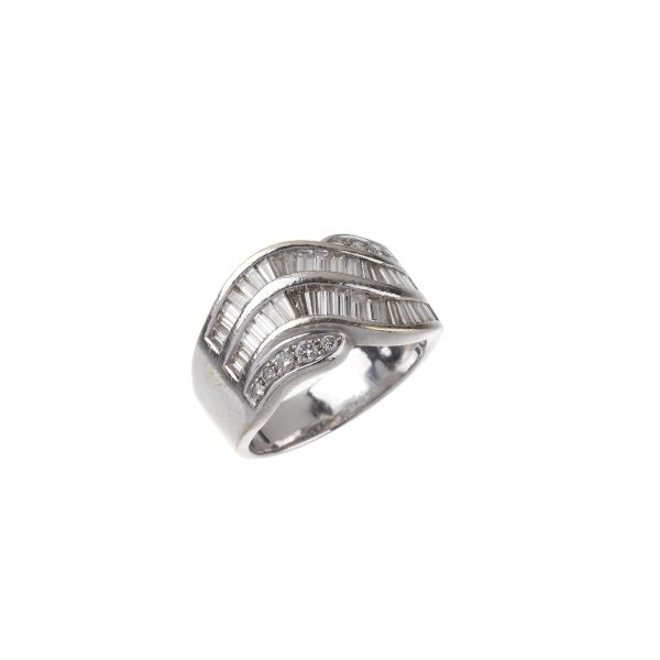 



DIAMOND BAND RING IN 18KT WHITE GOLD