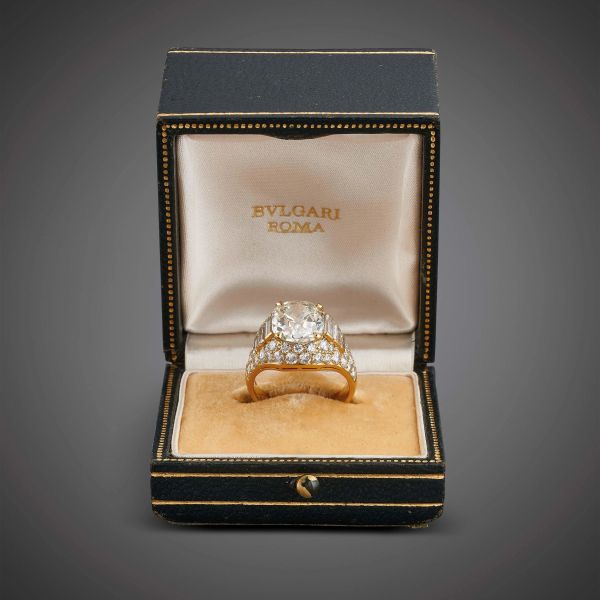 BULGARI ANELLO TROMBINO CON DIAMANTI