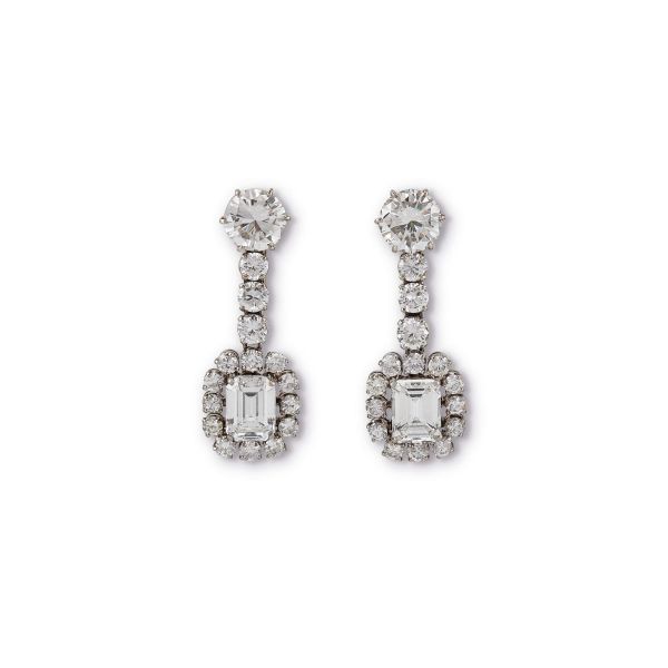 



PAIR OF LONG DIAMOND EARRINGS