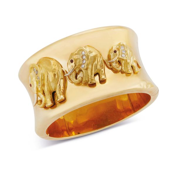 



LARGE RIGID BAND BRACELET IN 18KT GOLD