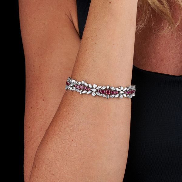 BRACCIALE A FASCIA CON RUBINI E DIAMANTI