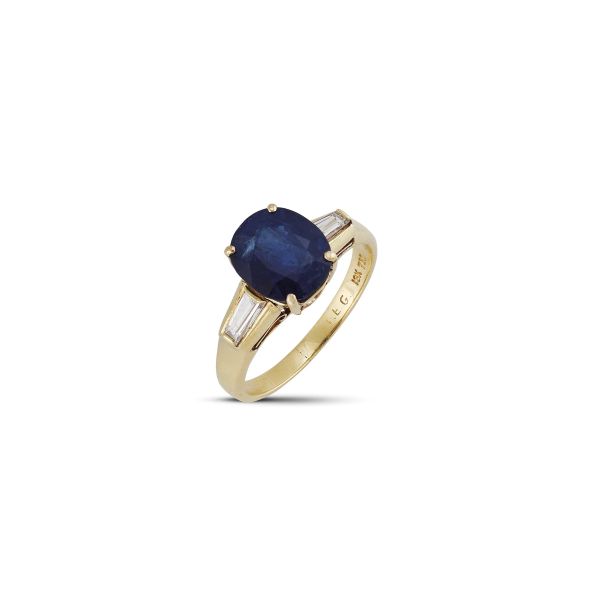 BURMESE SAPPHIRE AND DIAMOND RING IN 18KT YELLOW GOLD