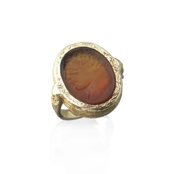 BIG ARCHAELOGICAL STYLE RING IN 18KT YELLOW GOLD
