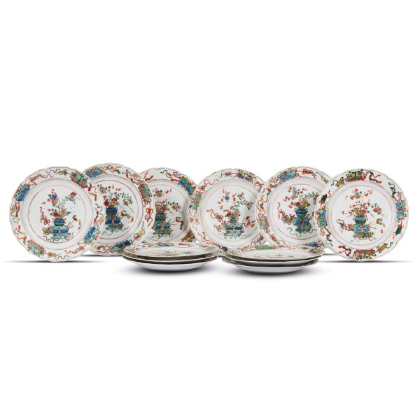 



A SET OF TWELVE DISHES, CHINA, QING DYNASTY, 18TH CENTURY