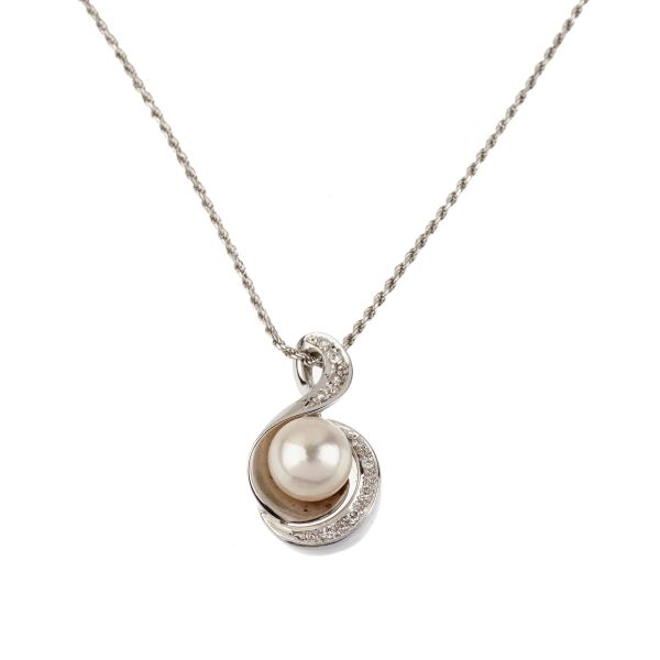 



PEARL AND DIAMOND NECKLACE IN 18KT WHITE GOLD