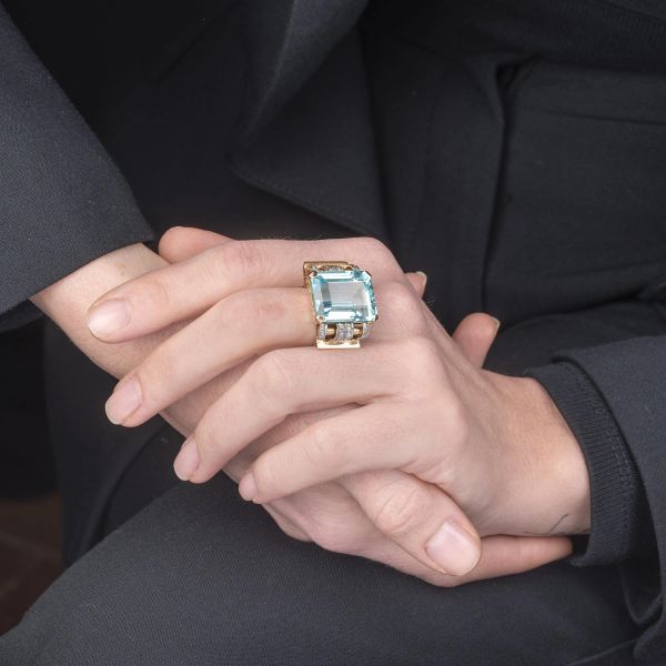 ANELLO A FASCIA CON ACQUAMARINA E DIAMANTI