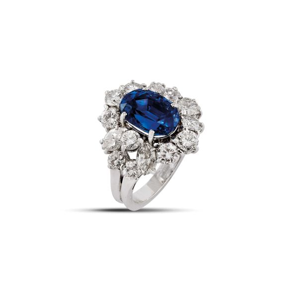



ANELLO CON ZAFFIRO E DIAMANTI