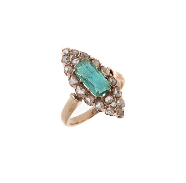 



EMERALD AND DIAMOND RING