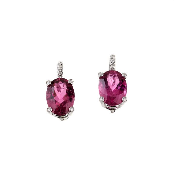 



SEMIPRECIOUS STONE AND DIAMOND DROP EARRINGS IN 18KT WHITE GOLD