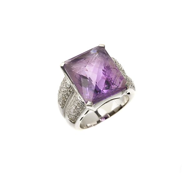 



ANELLO CON AMETISTA E DIAMANTI